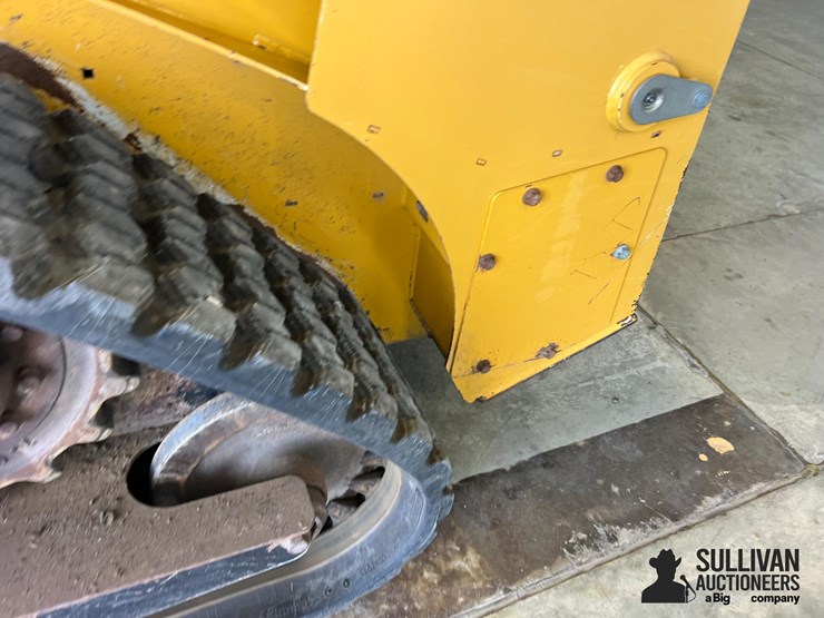 2018-deere-317g-image-19