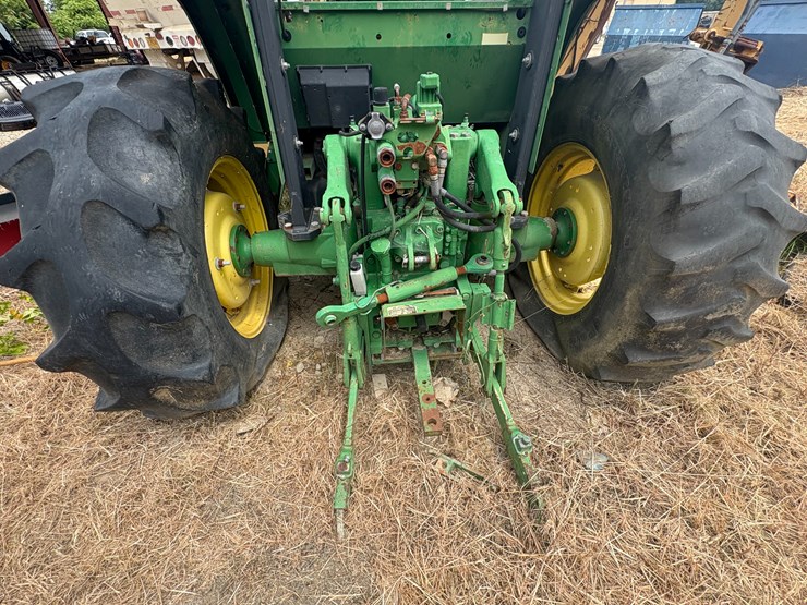 2000-john-deere-6310-image-13