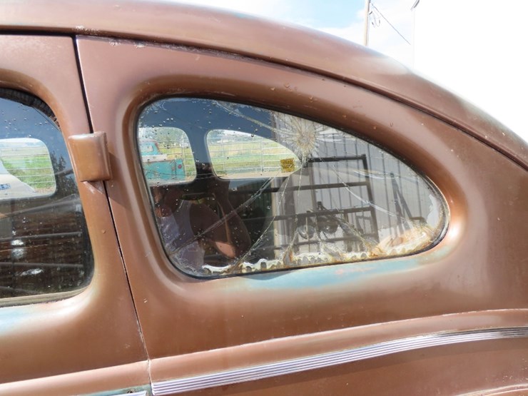 1940-ford-deluxe-survivor-4dr-sedan-image-31
