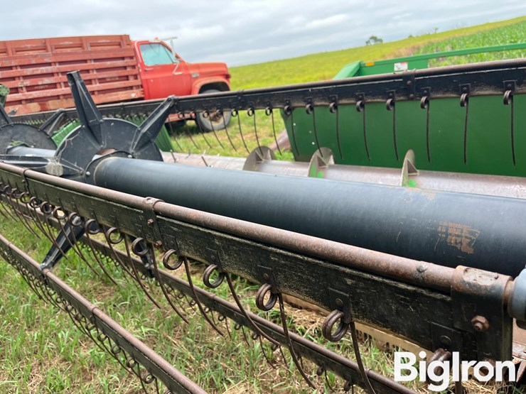john-deere-220-image-15