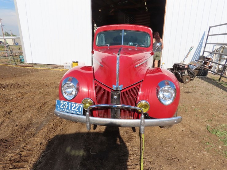 1940-ford-deluxe-2dr-sedan-image-2