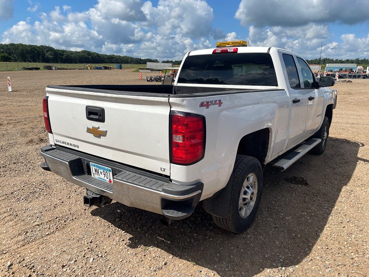 2015-chevrolet-silverado-2500-image-11