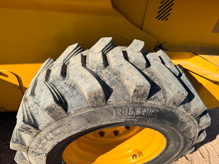 2022-deere-320g-image-7