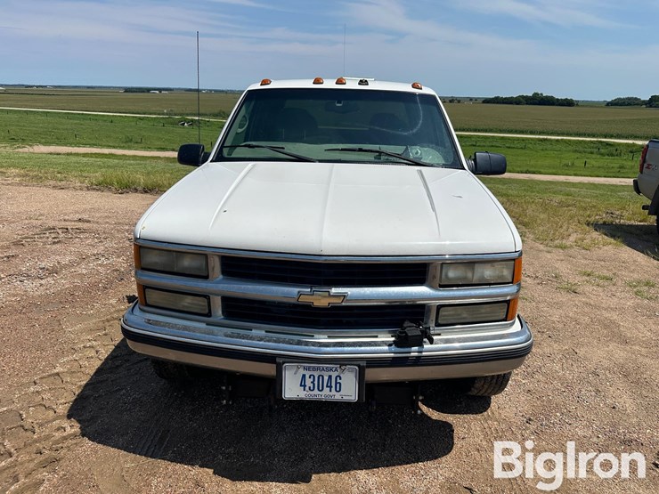 2000-chevrolet-3500-image-2