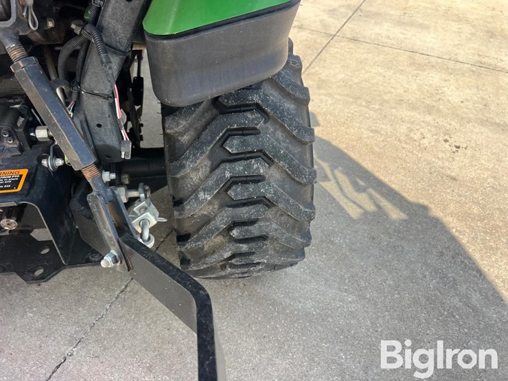 2015-john-deere-1025r-image-17