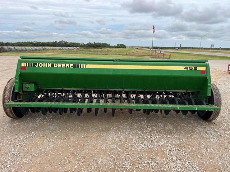 john-deere-452-image-10
