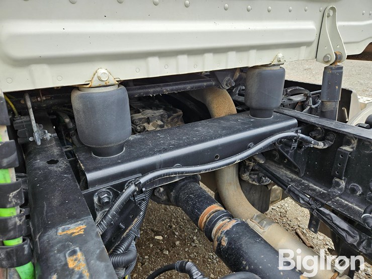 2016-freightliner-cascadia-125-image-13