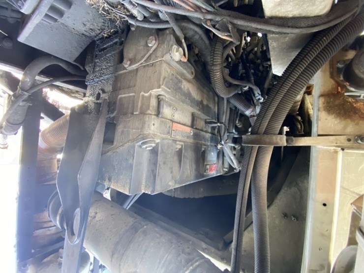2002-peterbilt-320-image-34