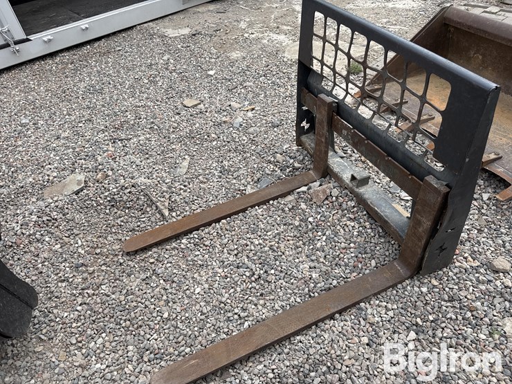 4'-compact-track-loader-pallet-forks-image-1