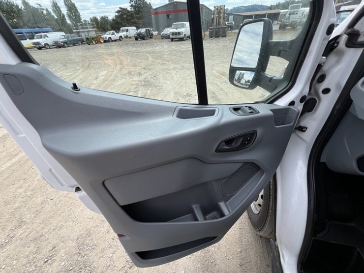 2015-ford-transit-image-22
