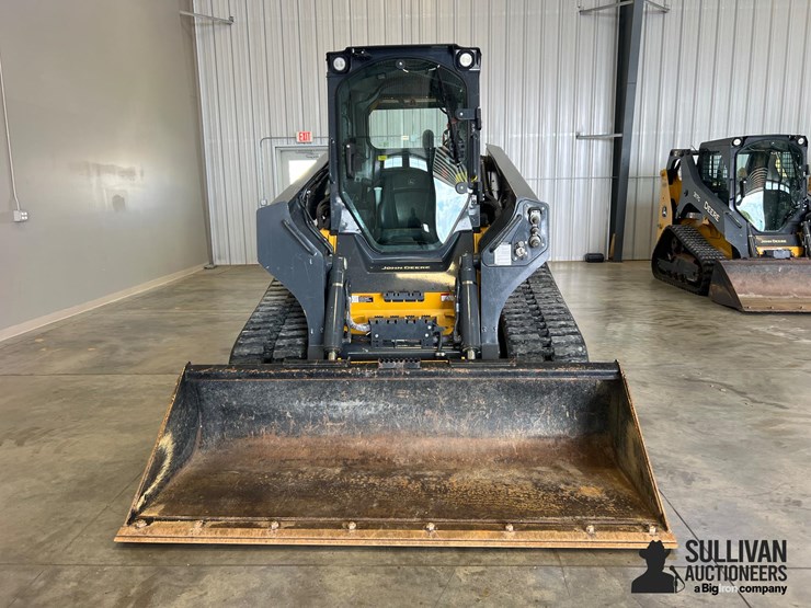 2021-deere-333g-image-2