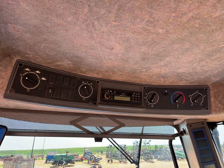 2002-new-holland-tj375-image-25