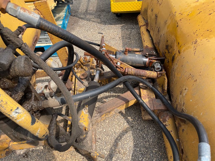 #8021-•-construction-sweeper-(o12)-image-8