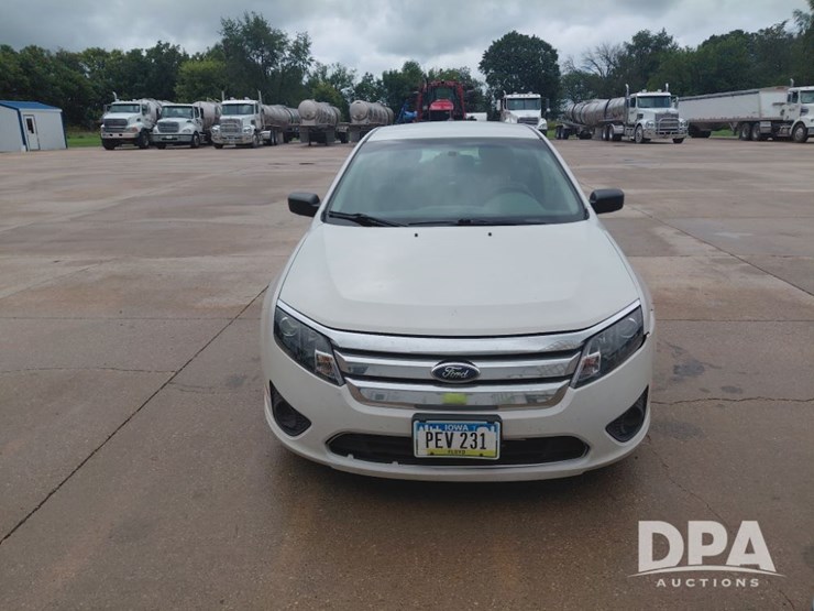 2012-ford-fusion-(pz13777)-image-2