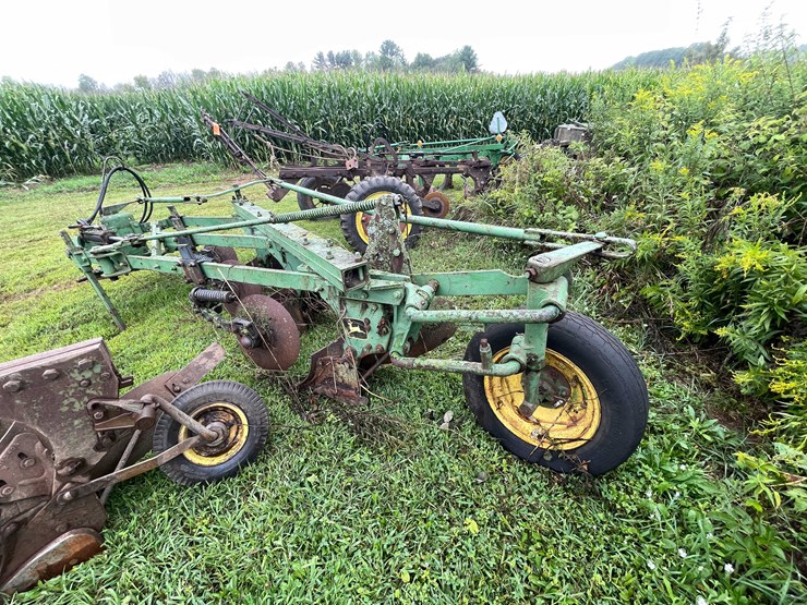 #7464-•-john-deere,-moldboard-plow-image-5