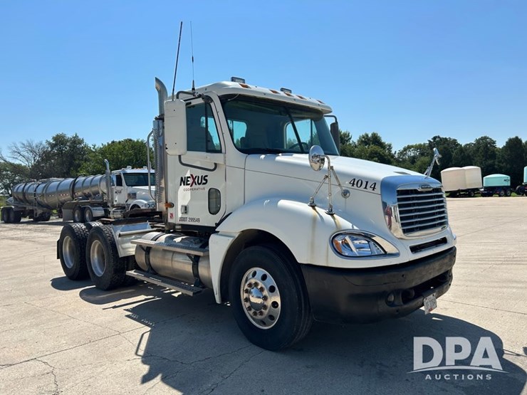 2004-freightliner-columbia-day-cab-truck-(cp0611,-unit-4014)-image-1