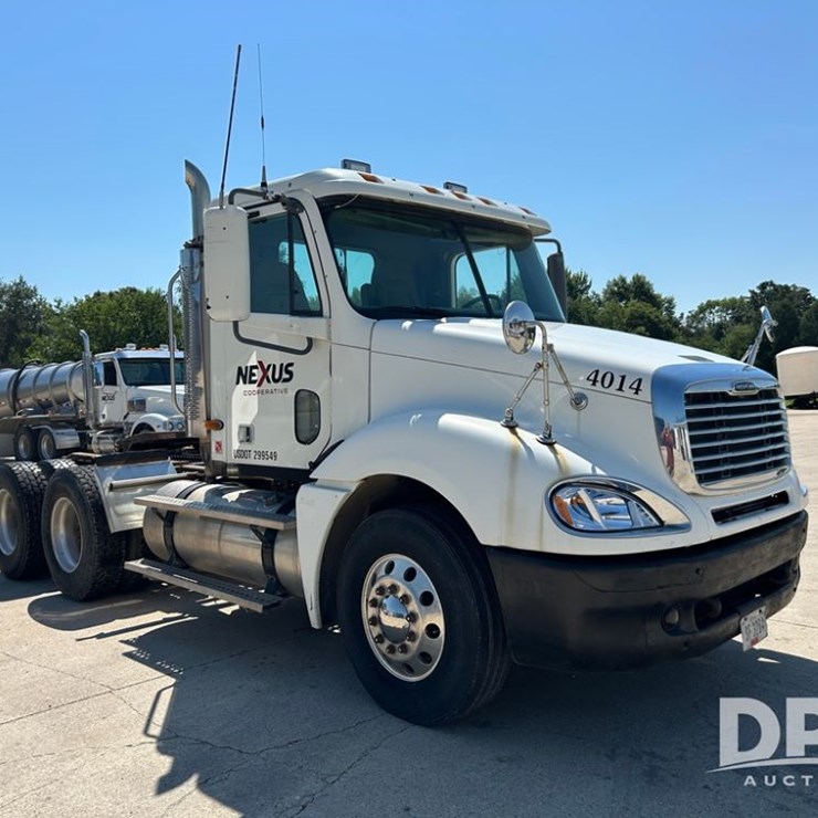 2004 Freightliner Columbia Day Cab Truck (CP0611, Unit 4014)