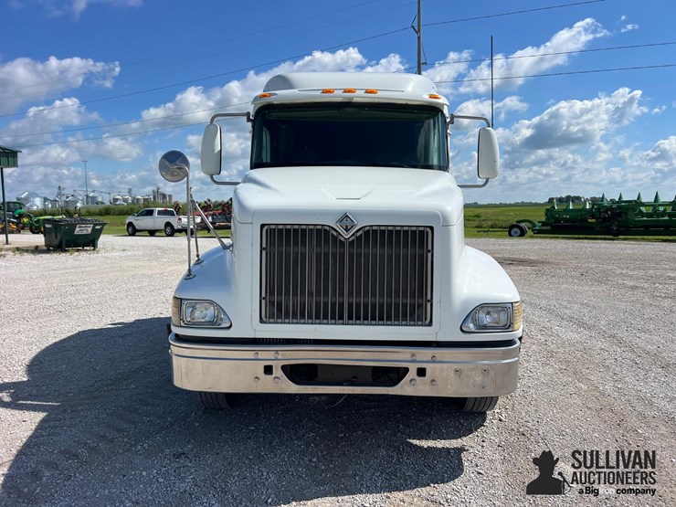 2005-international-9400i-t/a-truck-tractor-image-2