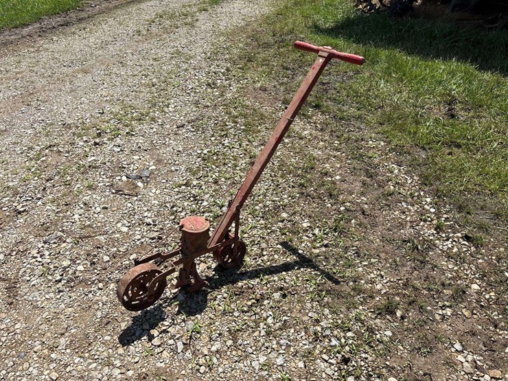 thomas-columbia-walking-planter-image-1