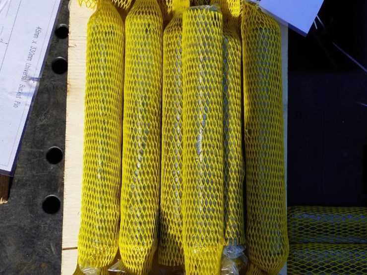 #4056-•-unused-2024-landhero-30mm-universal-bucket-pin-image-2