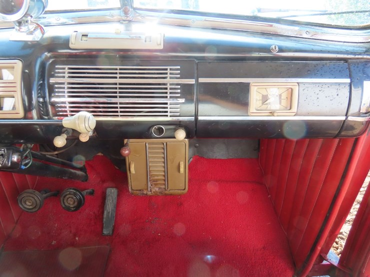 1940-ford-deluxe-2dr-sedan-image-16