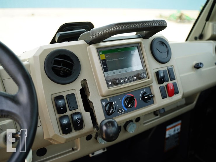2023-john-deere-gator-xuv-835r-image-36