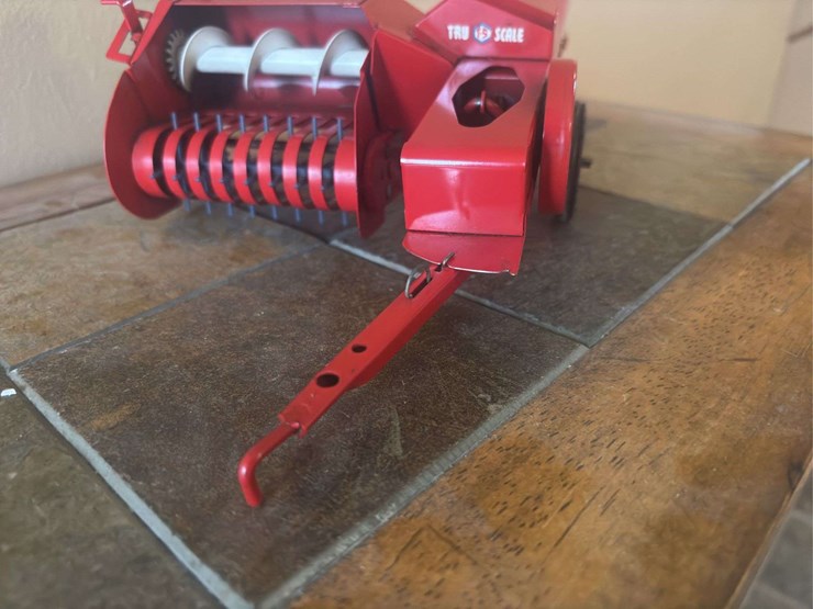 1/16-tru-scale-square-baler-carter-image-9
