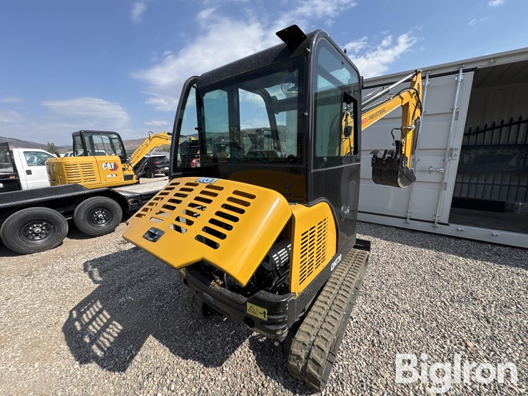 2025-agt-qnt30-mini-excavator-image-5