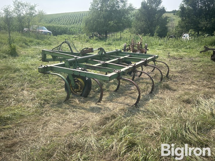 john-deere-100-image-5