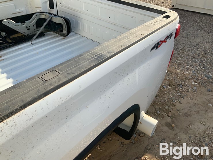 2020-chevrolet-8'-pickup-box-image-13