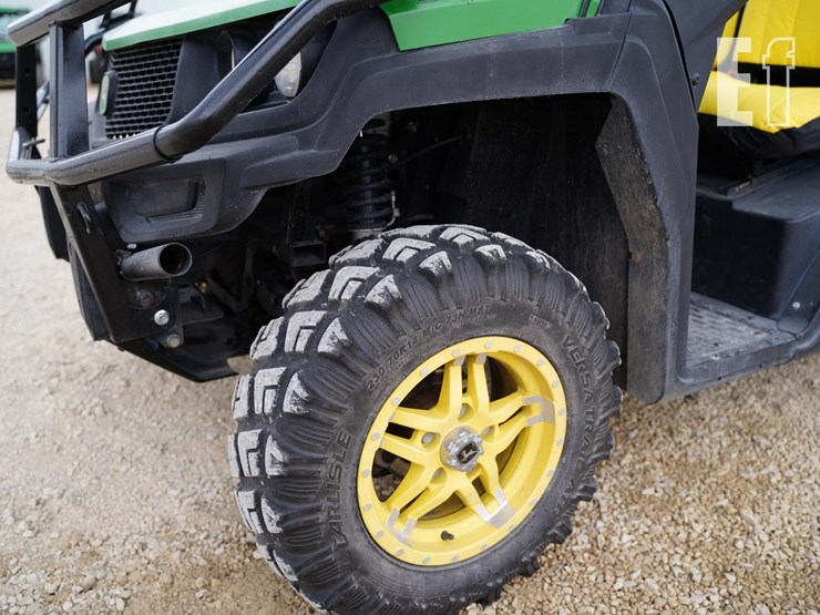 2019-john-deere-gator-xuv-835m-image-11