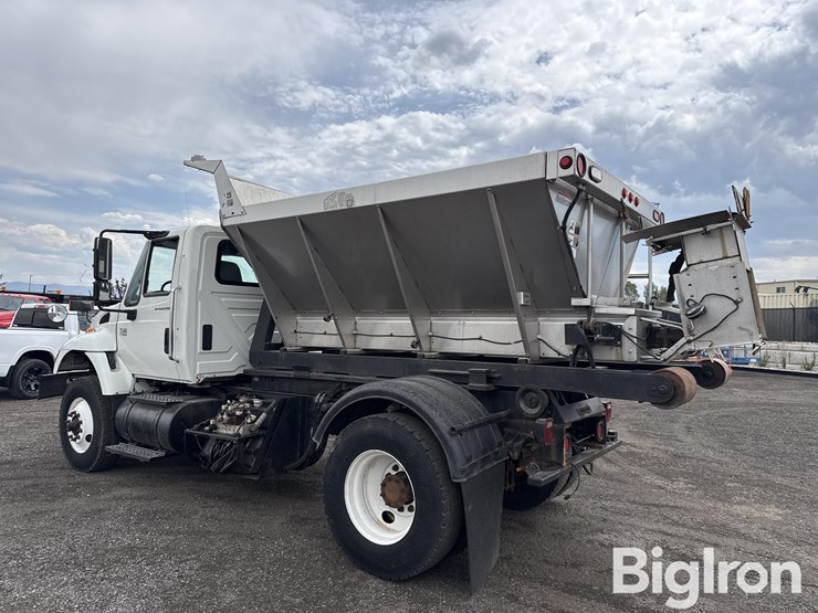 2007-international-7500-s/a-hooklift-truck-w/salt-spreader-&-snow-plow-image-7