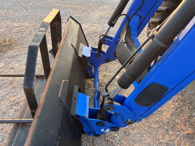 2013-new-holland-ts6.125-image-3