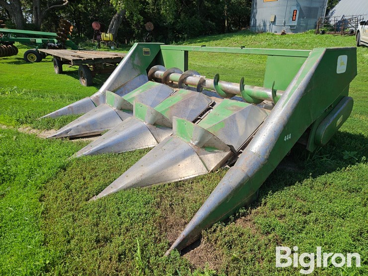 john-deere-444-image-9