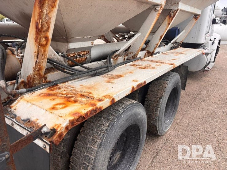 2004-ihc-9400i-dry-tender-truck-(gp11023,-unit-193)-image-48