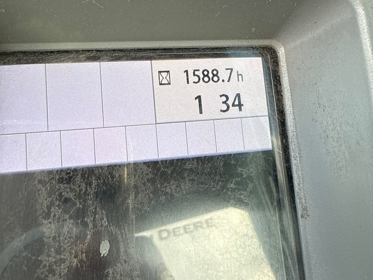 2023-deere-200g-image-2