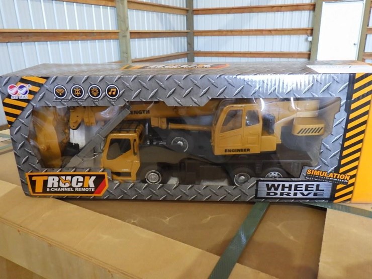 remote-control-crane-truck-image-1