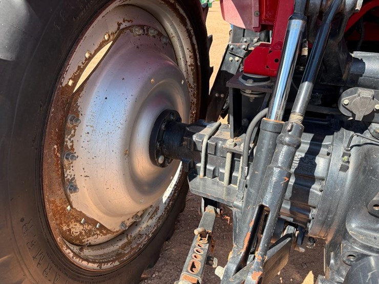 2016-case-ih-farmall-130a-image-26