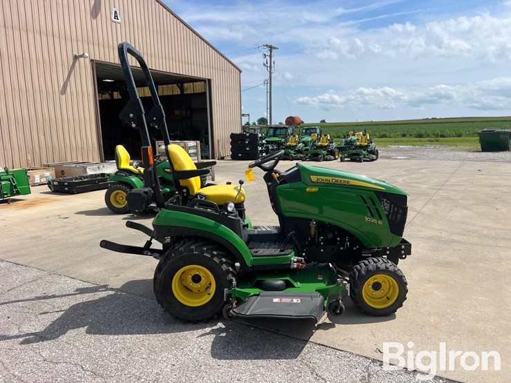 2016-john-deere-1025r-image-4