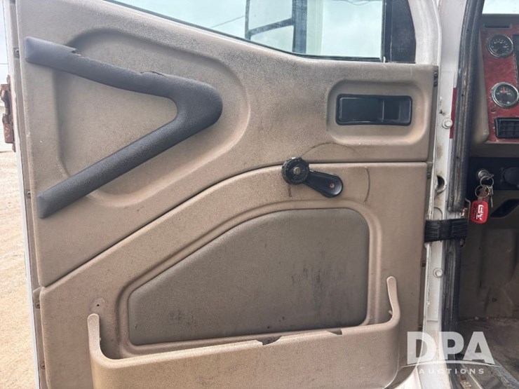 2004-ihc-9400i-dry-tender-truck-(gp11023,-unit-193)-image-85