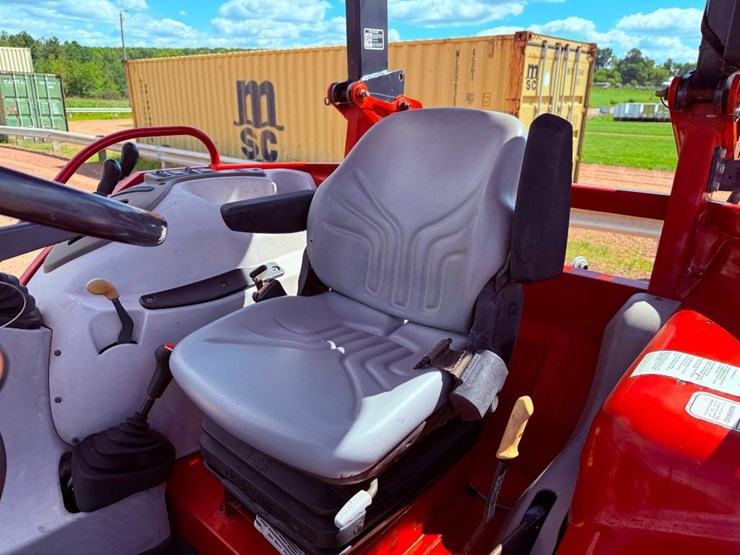 2016-case-ih-farmall-130a-image-46