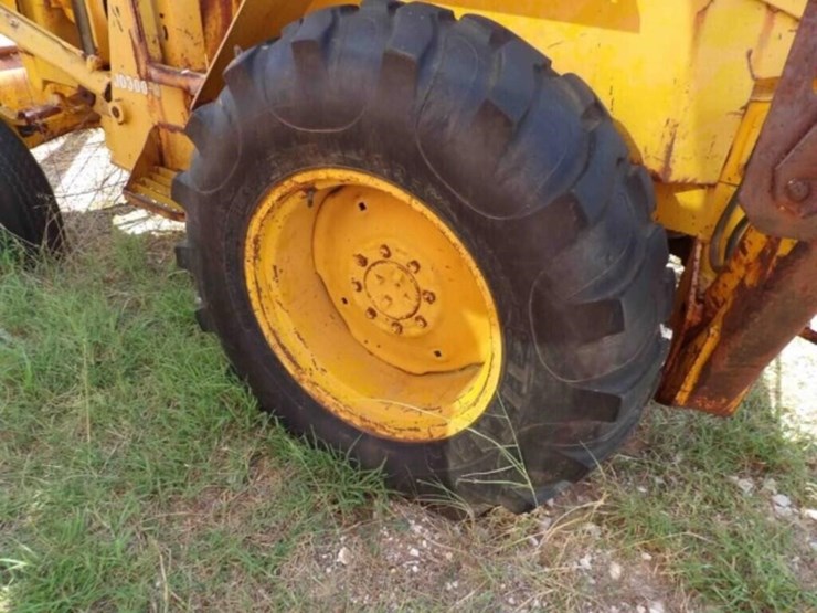 john-deere-300-image-6