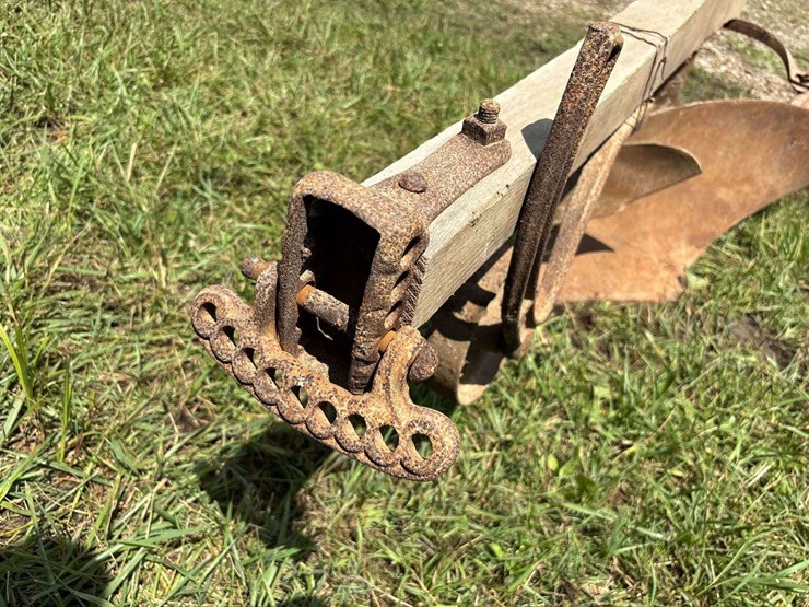 oliver-404-13”-walking-plow-image-9