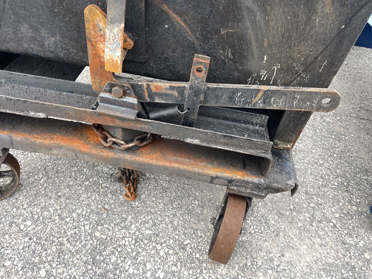 #8051-•-dump-hopper-on-wheels-(o8)-image-5