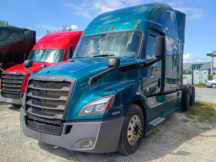 2019-freightliner-cascadia-126-image-1