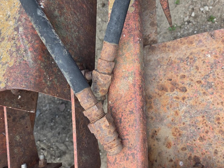 farmhand-hydraulic-square-bale-fork-image-15