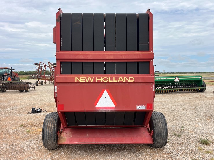 new-holland-660-image-11