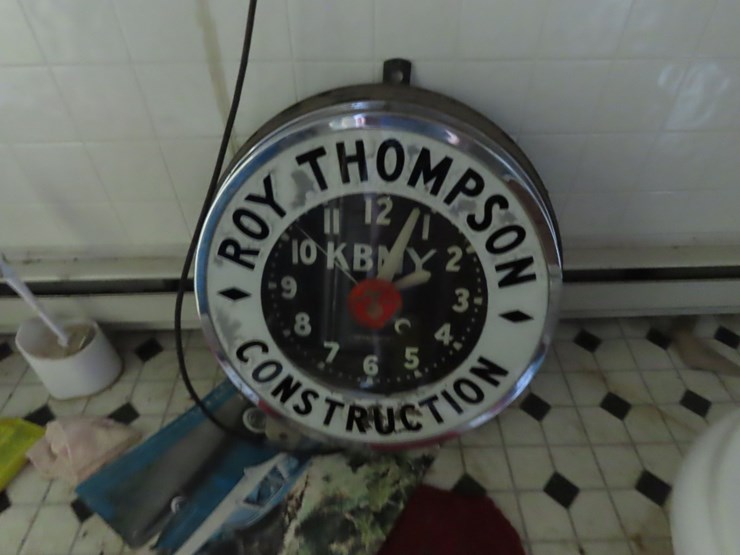 lighted-advertising-clock-image-5