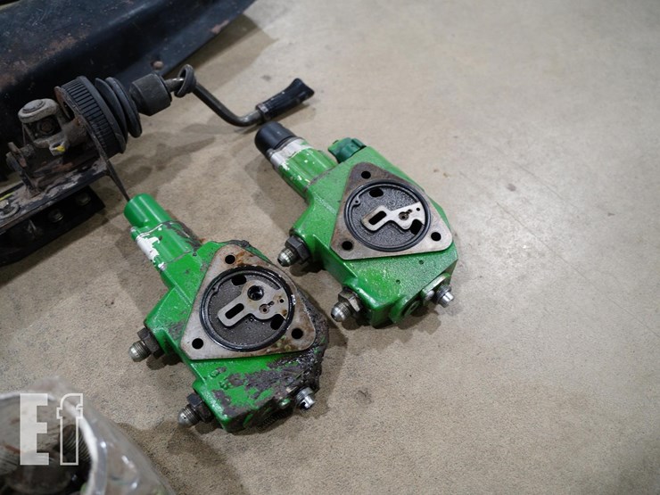 1994-john-deere-640-image-17