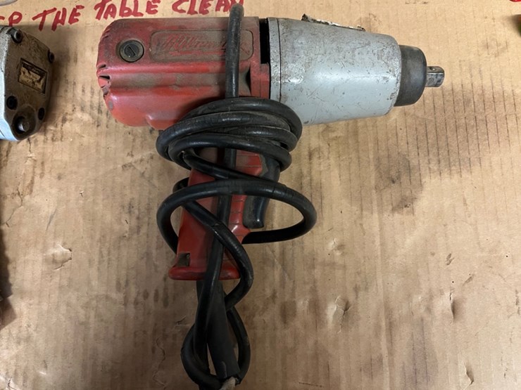 group-of-(2)-ass't-1/2"-impact-wrenches-image-4
